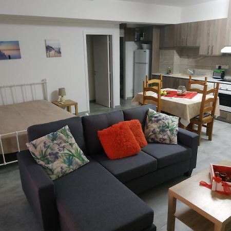 Adonis Apartment Paphos Ngoại thất bức ảnh