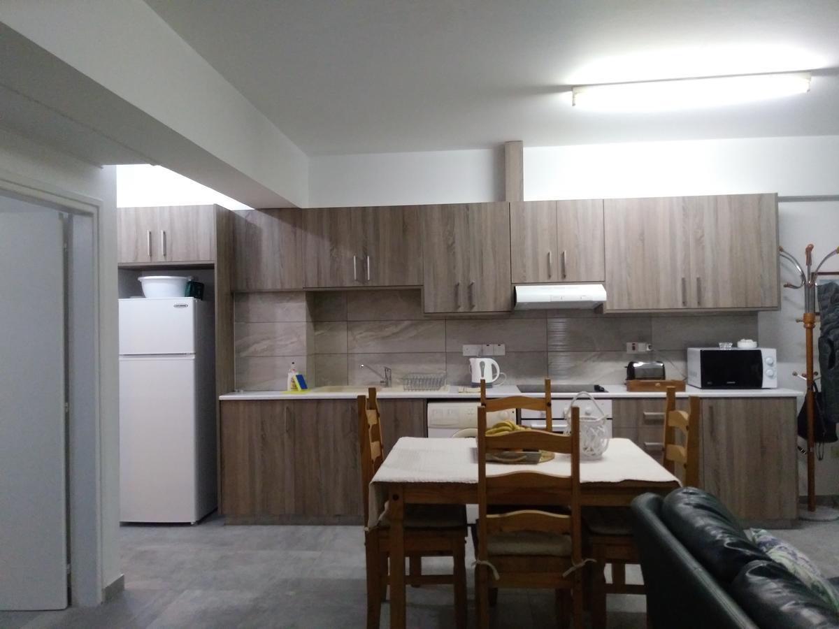 Adonis Apartment Paphos Ngoại thất bức ảnh