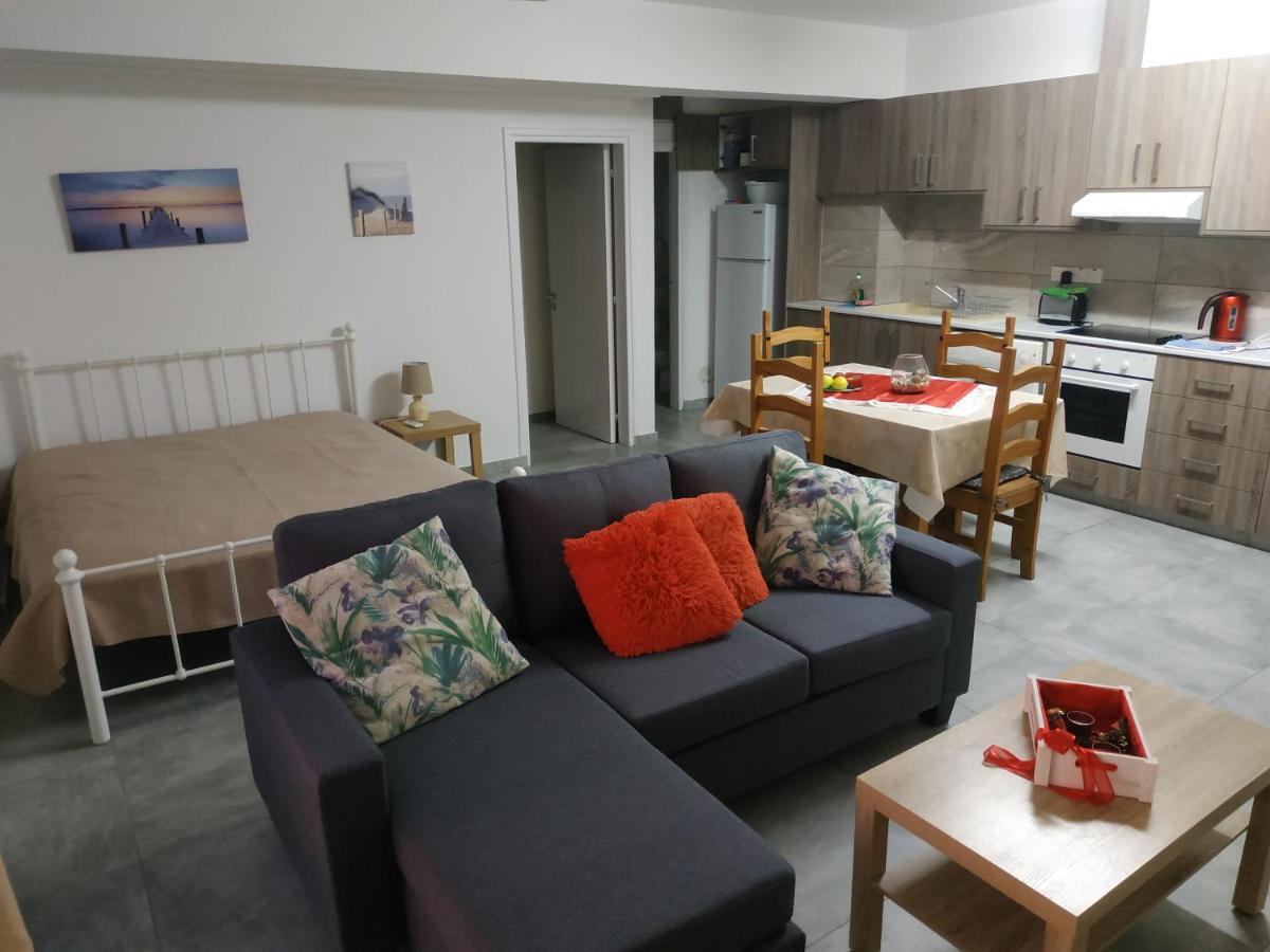 Adonis Apartment Paphos Ngoại thất bức ảnh
